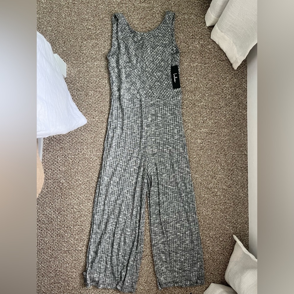 Lulu’s gray jumpsuit